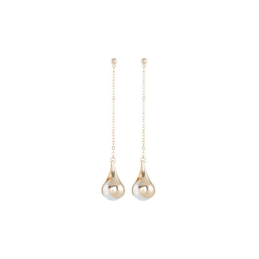 Lizas lange Ohrhänger mit gefasster Perle in gold und silber
